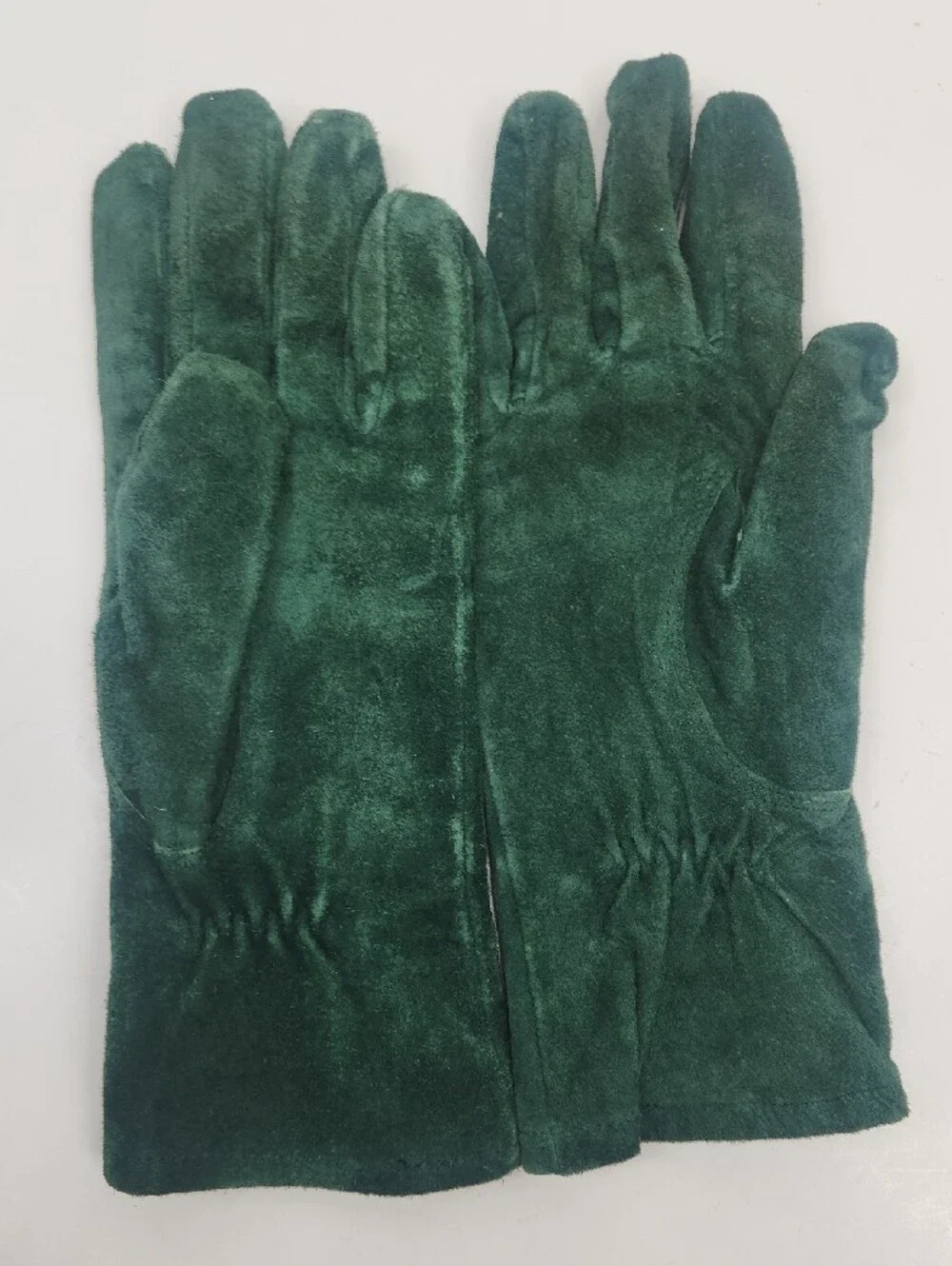 CAROLINA AMATO Green Suede Gloves with Multicolor Jewel Studs 90S